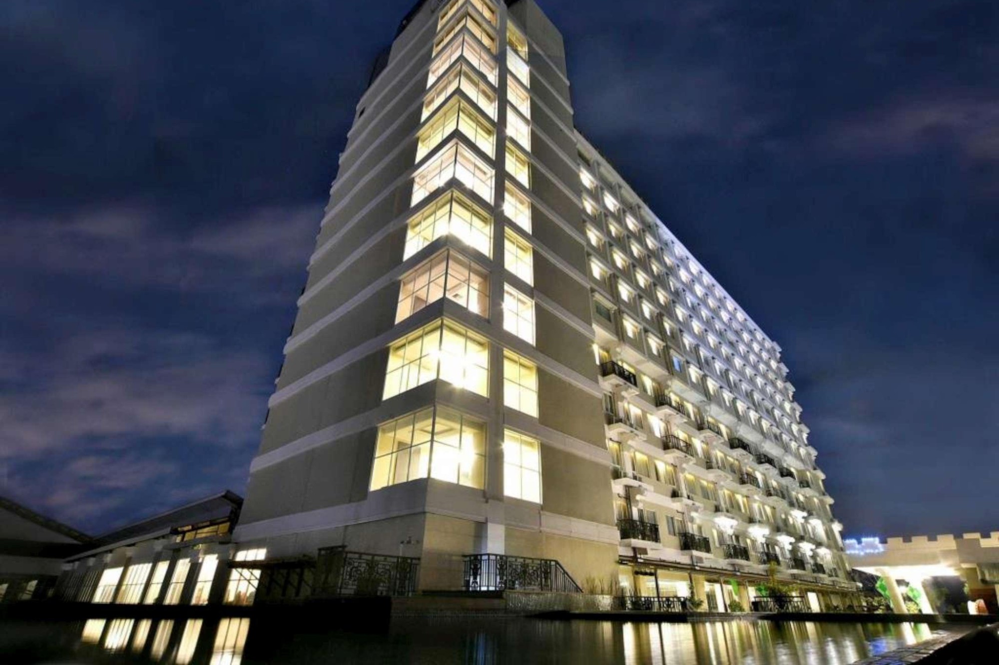 Proyek Sahid Rich Hotel Yogyakarta dengan dukungan alat berat