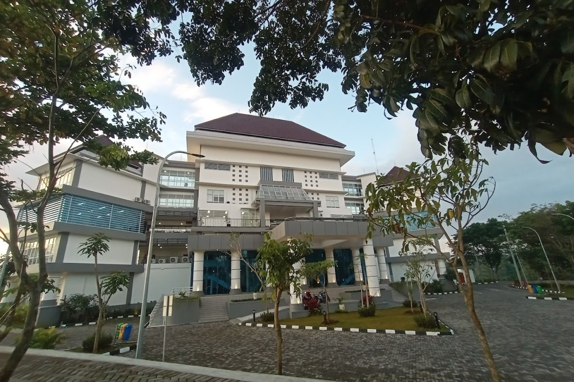 Proyek Universitas Tidar dengan dukungan layanan rental excavator