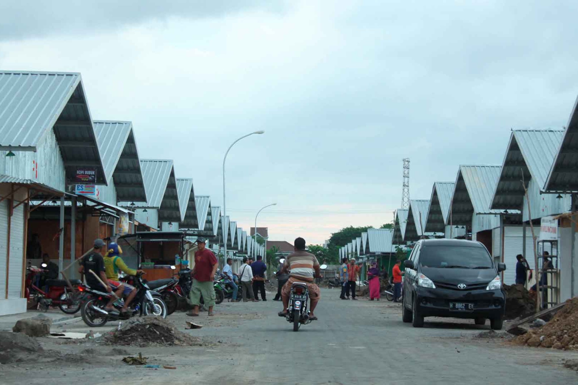 Proyek relokasi Pasar Johar dengan dukungan rental excavator Semarang